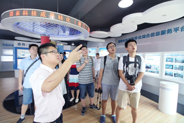 北京大学学生骨干营训社会实践团到访科易网